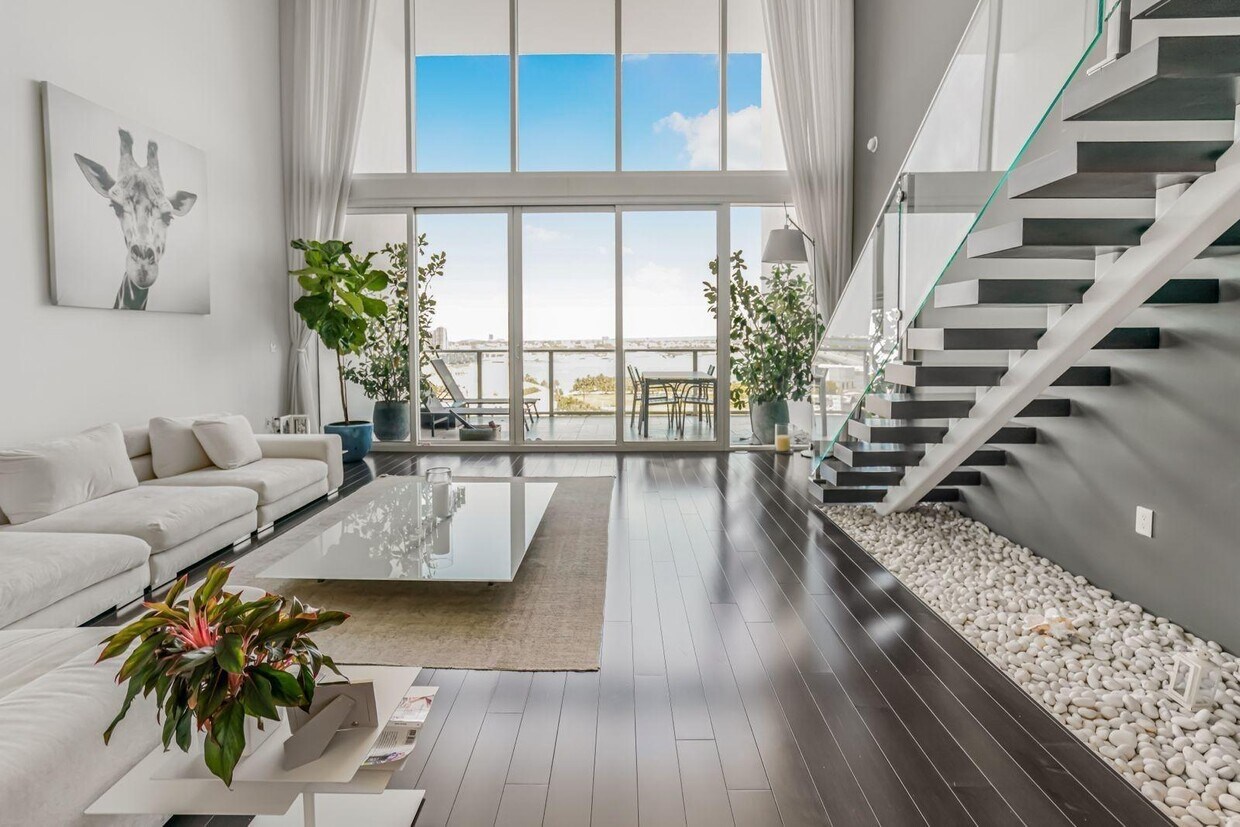 Foto principal - 1040 Biscayne Blvd