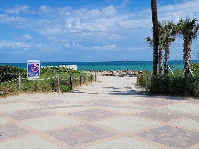 Foto del edificio - 2899 Collins Ave