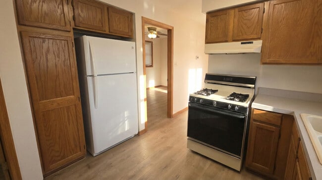 Foto del edificio - 445 W 37th St