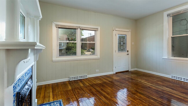 Living Room - 527 Riddle Rd