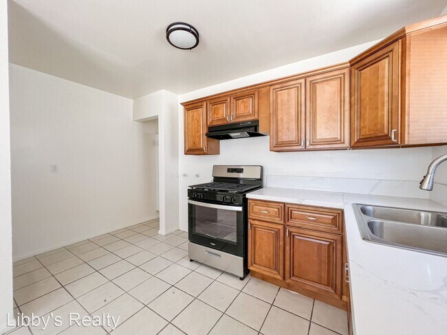Building Photo - 3 br, 1 bath House - 6141 Abronia Avenue