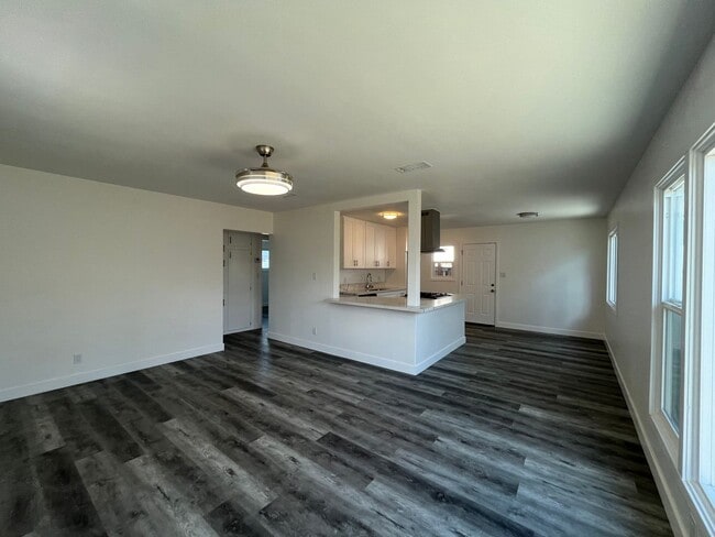 Foto del edificio - Cozy 2 bedrooms house + 1 bath.  Newly upg...