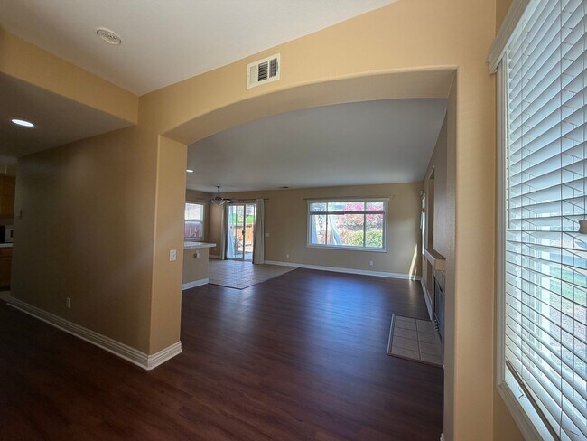 Foto del edificio - 1683 Falcon Peak St