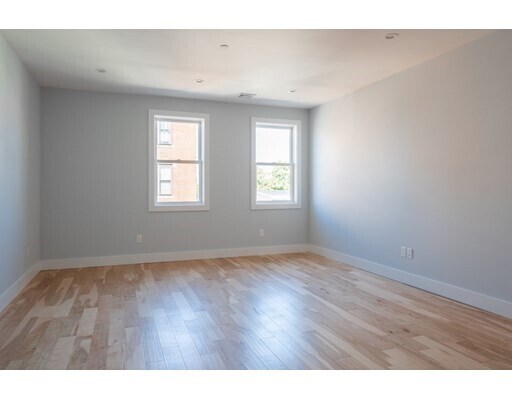 Foto del edificio - 1012-1016 Bennington St