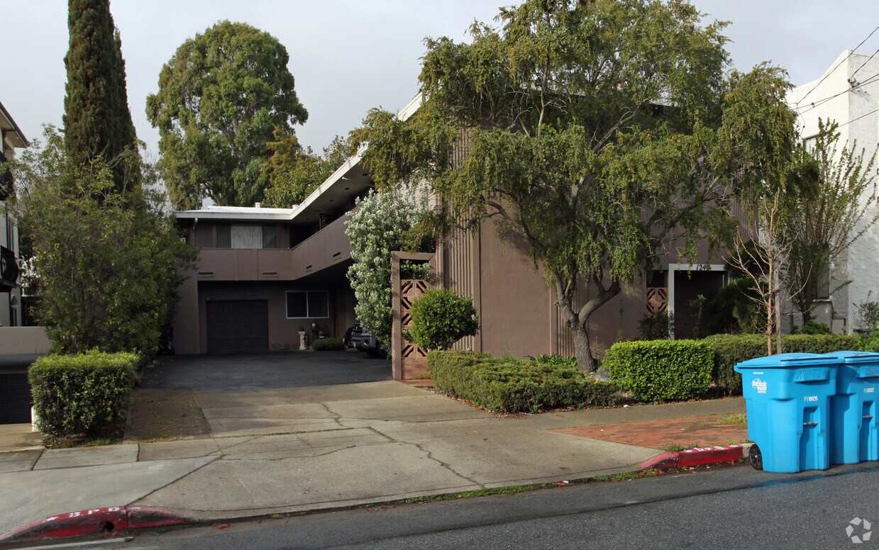 Primary Photo - 1243 Capuchino Ave