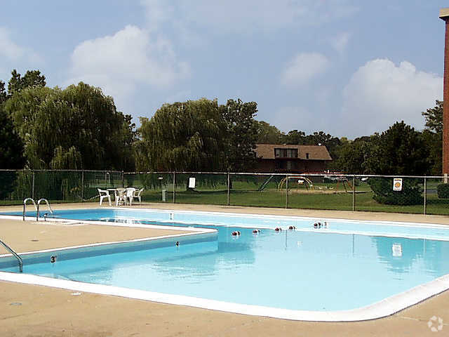 Apartment In Cinnamon Lake Towers