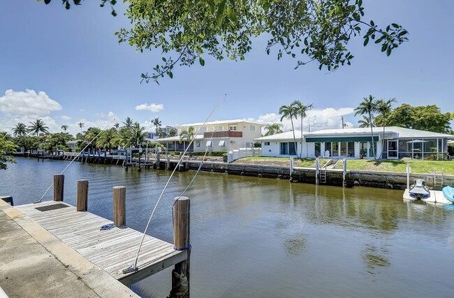 Foto del edificio - 2041 Coral Reef Dr