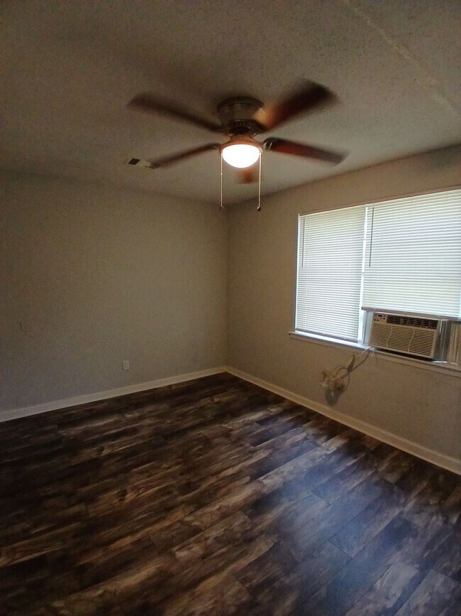 Foto del edificio - Come see this 4 Bed / 1.5 Bath Home For Rent