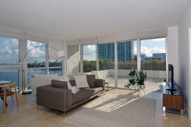Foto del edificio - 7929 West Dr
