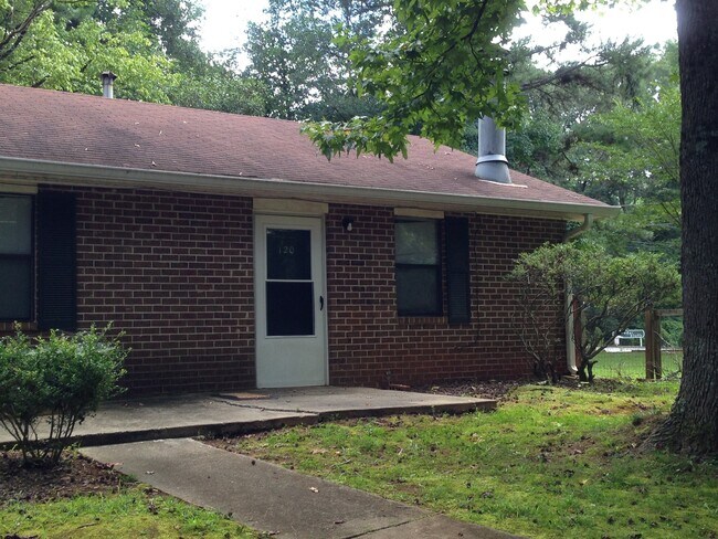 Building Photo - 2 BR 1 BA Eastside Duplex!