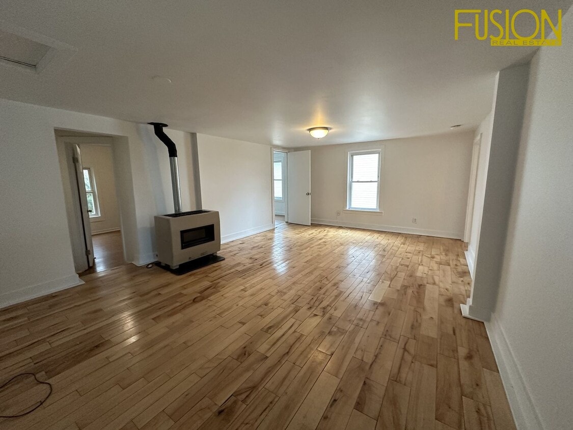 Photo - 340 Manhattan Drive