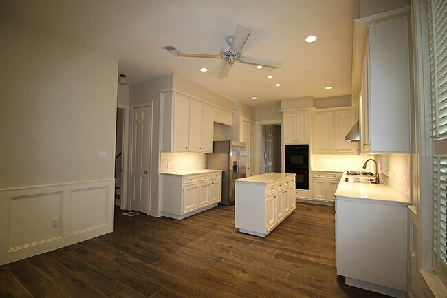 Building Photo - 1421 Nantucket Dr