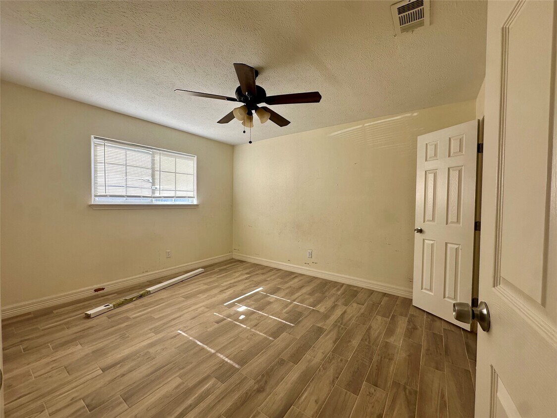 Foto principal - 3331 Longhorn Dr