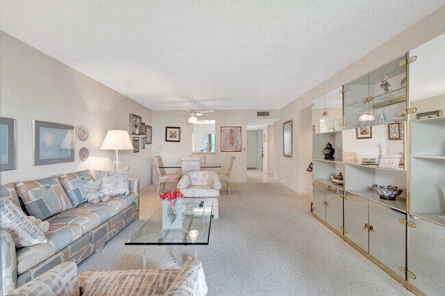 Foto del edificio - 6585 Kensington Ln