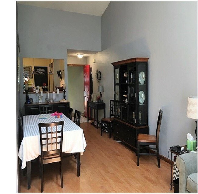 Building Photo - 4509 Foxwood Dr S
