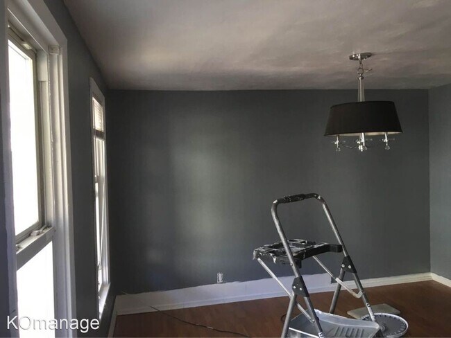 Foto del edificio - 3 br, 1 bath House - 5 King Avenue