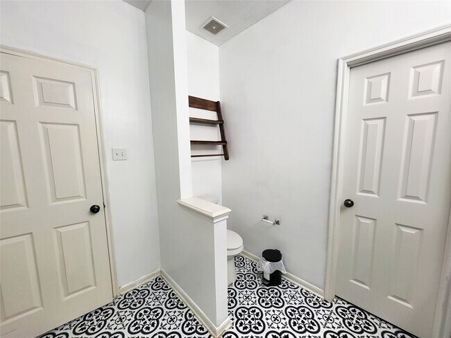 Foto del edificio - 7334 Jacobs Well Dr