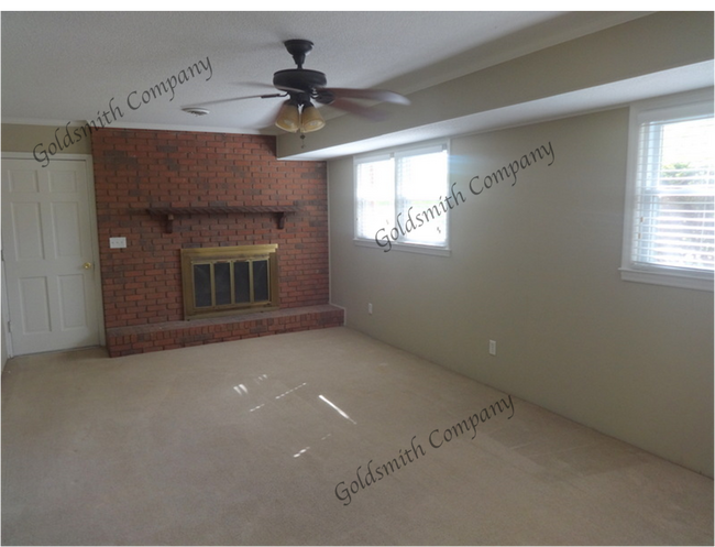 Foto del edificio - 4-Bedroom Spacious Home with 3 Full Baths ...