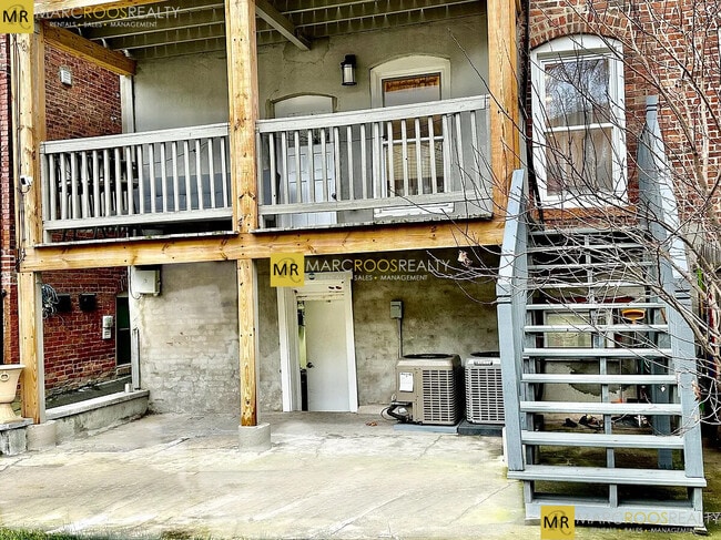 Building Photo - 326 Chelsea St