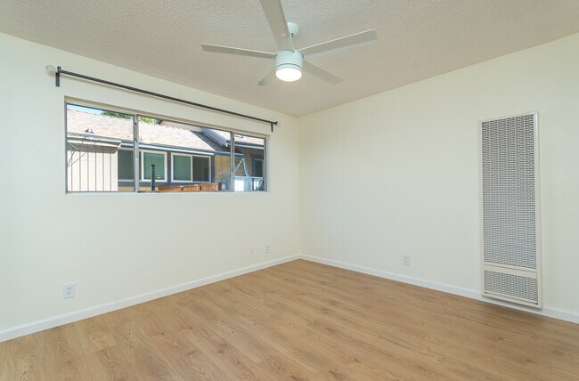 Building Photo - 241 N Kenwood St