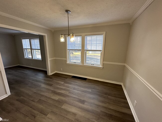 Foto del edificio - 3 br, 2 bath Duplex - 5250 East Market Str...