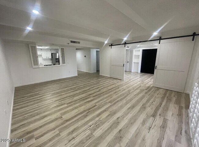 Foto del edificio - 7870 E Camelback Rd