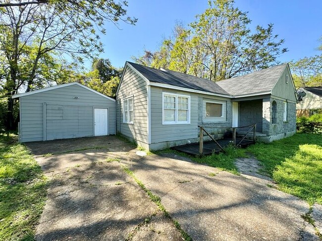 Building Photo - 1284 Poppen Cove
