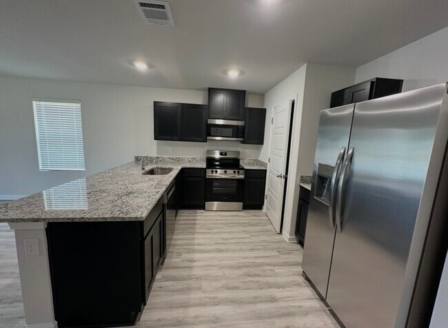 Foto del edificio - 481 Miraval Ave