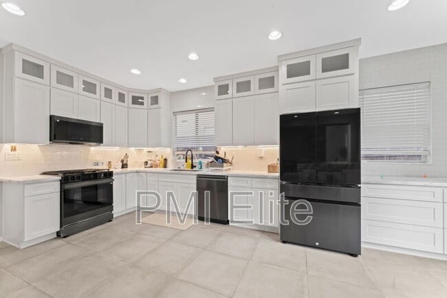 Foto del edificio - 28654 Silverking Trail