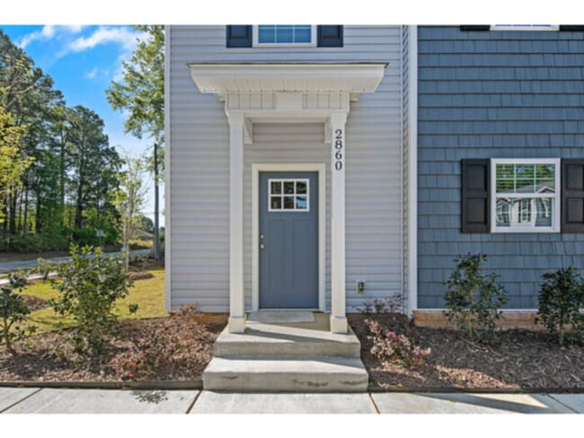 Building Photo - 2860 Little Dr