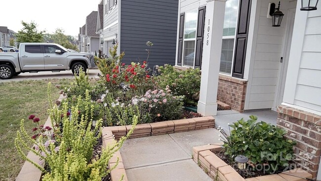 Building Photo - 1058 Thoroughbred Dr.