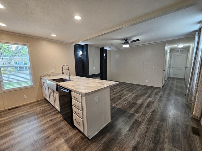 Building Photo - 258 Spruce