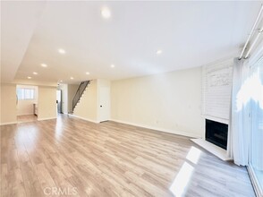 Building Photo - 525 E Verdugo Ave