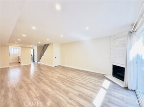 Building Photo - 525 E Verdugo Ave