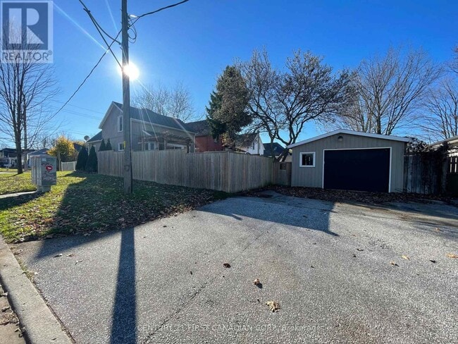 Building Photo - 64 Edward St