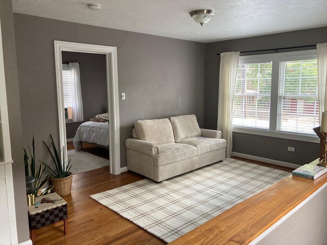 Sala de estar - 4710 Mt Vernon St