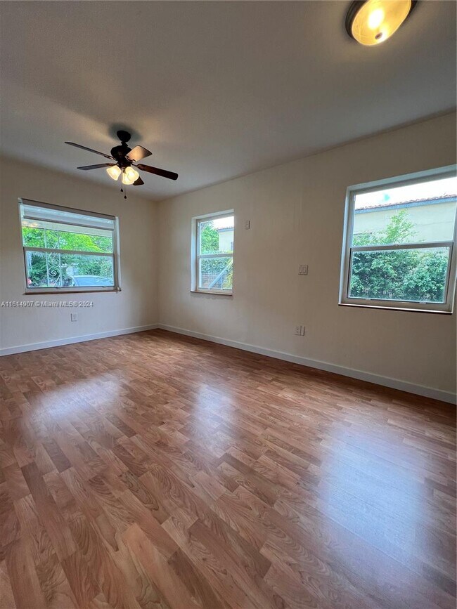 Foto del edificio - 4775 SW 6th St
