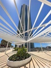 Building Photo - 1000 Auahi St