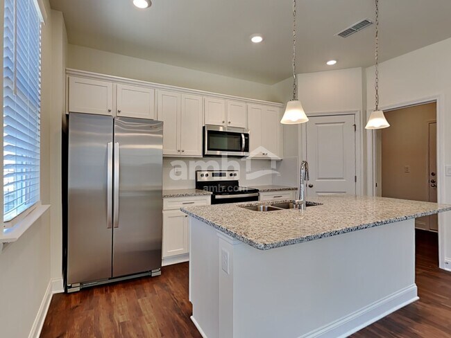 Foto del edificio - 6807 Atlantic Bch Ave