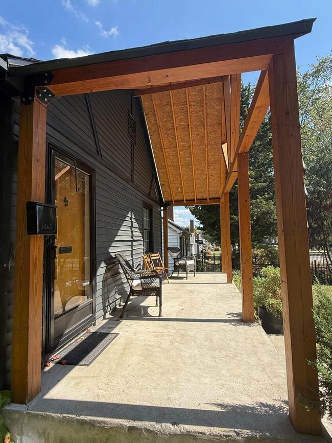 Building Photo - 667 Longview Dr