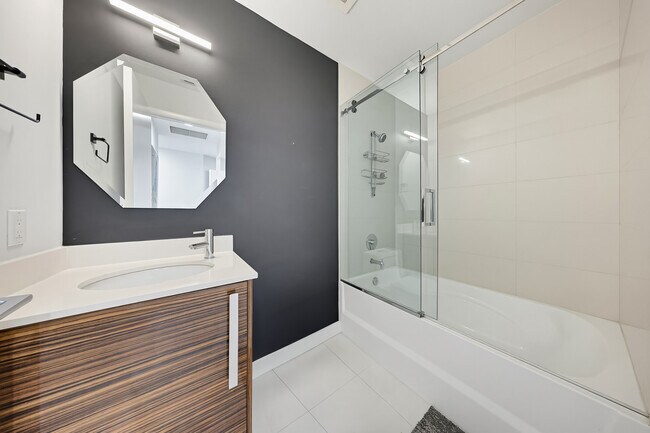 Foto del edificio - 2020 N Bayshore Dr