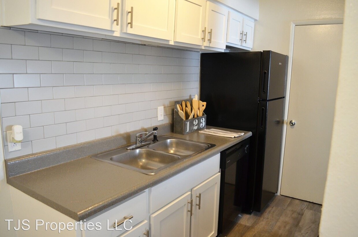 758 Plaza Dr, Jenks, OK 74037 Room for Rent in Jenks, OK