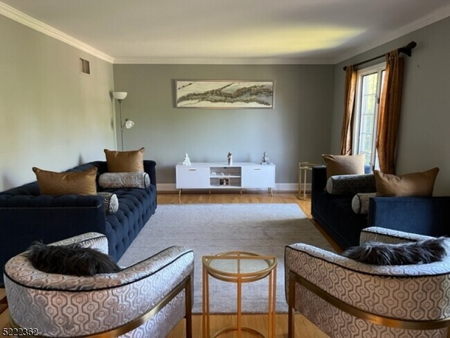 Foto del edificio - 87 Highland Cir