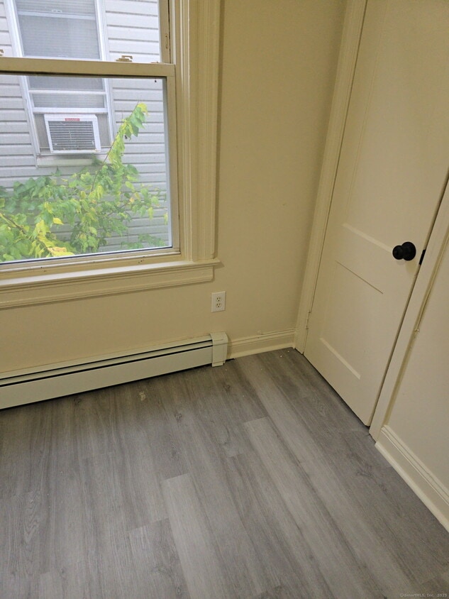 Primary Photo - 304 Shelton Ave
