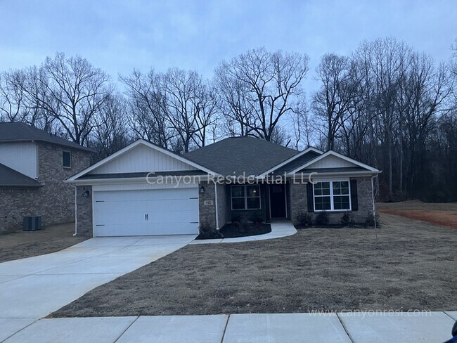 Foto del edificio - Beautiful, Spacious 4 BR 2 BA Home, Hurry ...