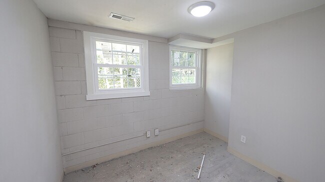Building Photo - 111 Creel St