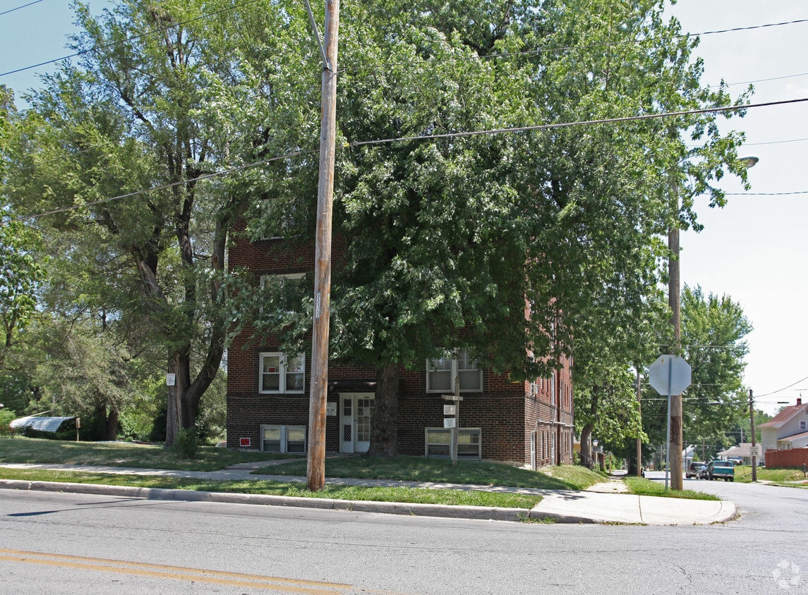 Building Photo - 145 Hardesty Ave