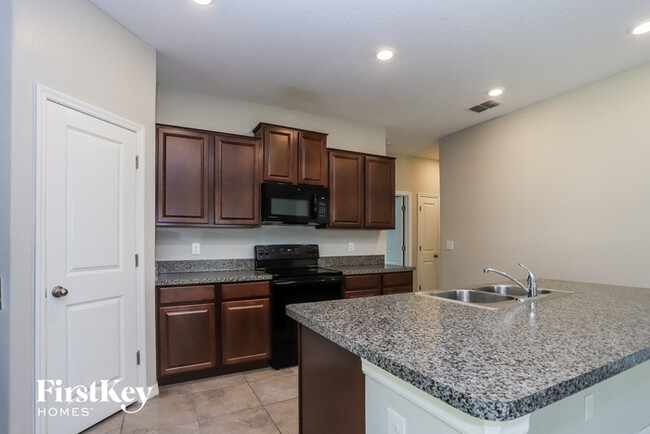Building Photo - 9643 Sage Creek Dr
