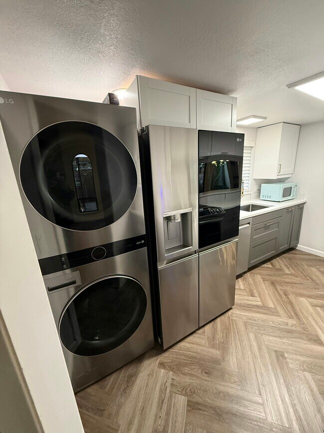 Foto del edificio - 1255 Detroit Ave