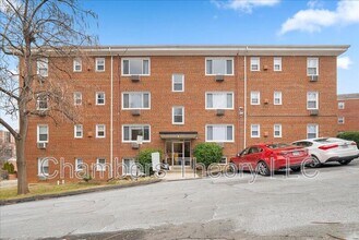 Building Photo - 945 N Barton St